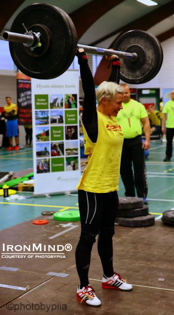 Under 60-kg competitor Sanna Savolainen hit 75 kg on the Apollon’s Axle. IronMind® | Courtesy of photobypiia.com