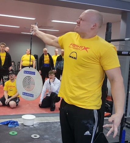 Jesse Pynnönen shattered the world record for the CoC Silver Bullet using a Captains of Crush No. 4 gripper, with a time of 19.12 seconds at the 2018 WHEA Finnish Grip Championships. IronMind® | Courtesy of WHEA