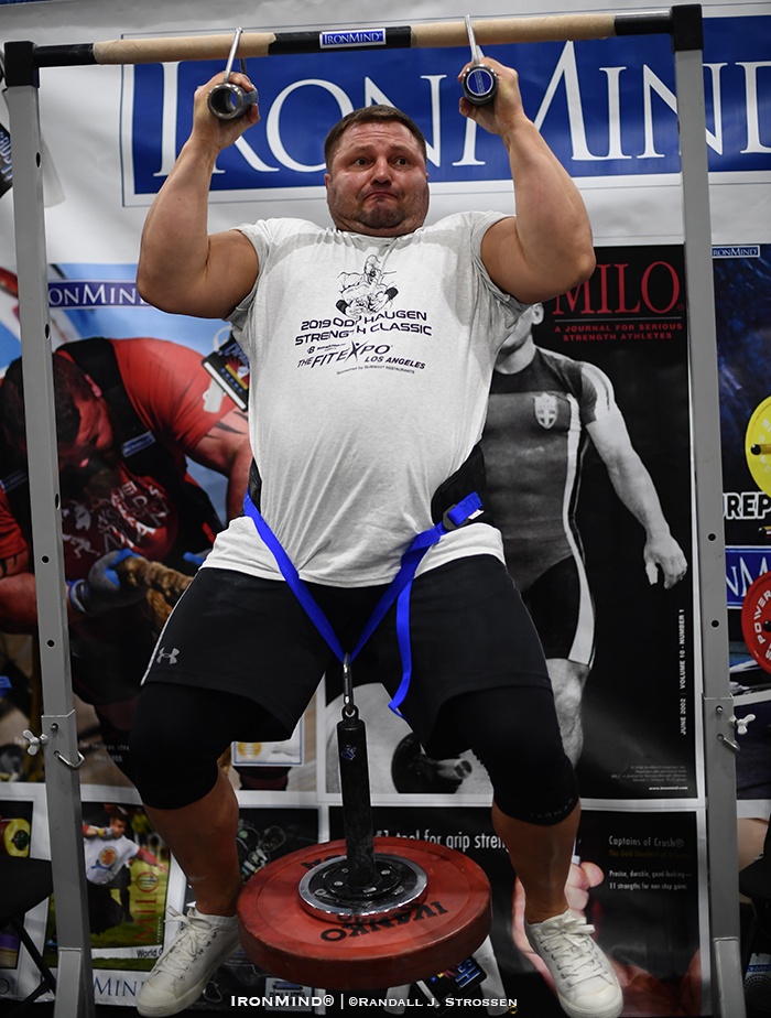 Alexey “Tank” Tyukalov hits a 161.5-kg world record (maximum weight) Rolling Thunder pull-up in the IronMind booth at 2019 Los Angeles FitExpo. IronMind® | ©Randall J. Strossen photo