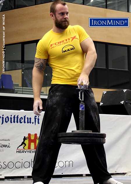 Thomas Larsen (Norway), a leading grip contest competitor, shown competing on the IronMind Hub—a benchmark event for testing pinch grip strength—at the 2017 US World Grip Championships. IronMind® | Courtesy of WHEA