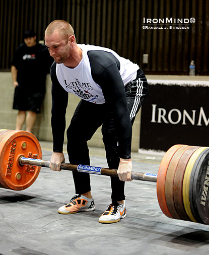 Andrew Durniat—shown on the IronMind Apollon’s Axle Deadlift—impressed all at last year’s grip contest at the LA FitExpo, where he finished second to Mark Felix.  IronMind® | Randall J. Strossen photo.