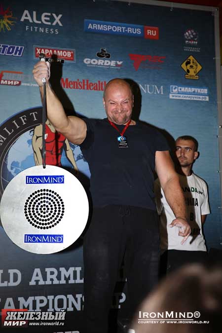 Alexander Asinovsky won the Captains of Crush (CoC) Silver Bullet Hold with a time of 43.33 seconds.  IronMind® | Photo courtesy of www.ironworld.ru.