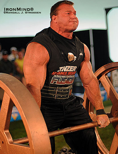 Derek Poundstone—whose strongman belt is notched with wins at Giants Live, the Super Series, Fortissimus and the Arnold—will be in London at the Giants Live event, March 19-20.  IronMind® | Randall J. Strossen photo.