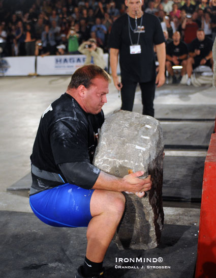 2009 Arnold strongman winner Derek Poundstone tackles the final stone at Fortissimus 2009.  IronMind® | Randall J. Strossen photo.