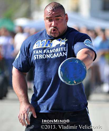 Ervin Katona, wearing the Fan Favorite shirt at the MHP Strongman Champions League Serbia on the 25-kg weight for height.  IronMind® | Vladimir Velickovic photo.  