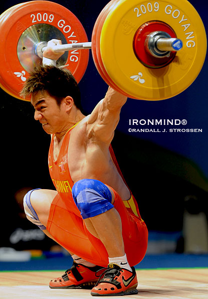 Liao Hui stuck this 160-kg snatch on his second attempt at the World Weightlifting Championships in Goyang, Korea tonight.  IronMind® | Randall J. Strossen photo.