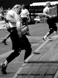 Torbjorn (left) and Magnus Samuelsson in the loading race at the 1998 World Team Event in Hardenburg, Holland. IronMind® | Randall J. Strossen, Ph.D. photo.