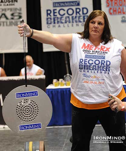 Tell it goodbye: Amy Wattles increased the women’s world record on the CoC Silver Bullet by almost 7 seconds.  IronMind® | Randall J. Strossen photo.