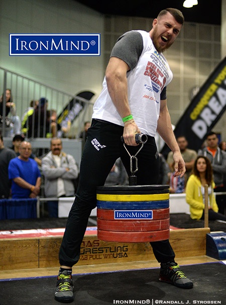 Pulling 123 kg, Russia’s Roman Penkovskiy won the 2016 IronMind Rolling Thunder World Championships. IronMind® | ©Randall J. Strossen photo