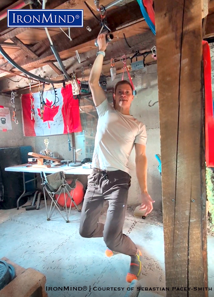 1-Arm Rolling Thunder Pull-up World Record: Sebastian Pacey-Smith Bangs out a 4-Reps